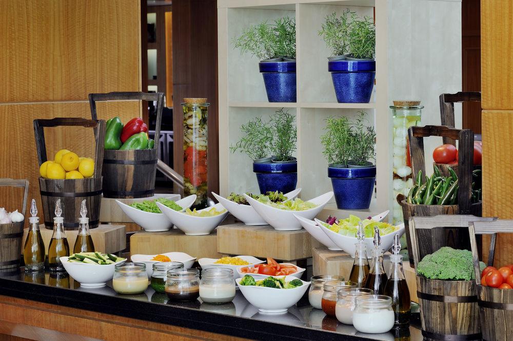Courtyard By Marriott Kuwait City Ngoại thất bức ảnh