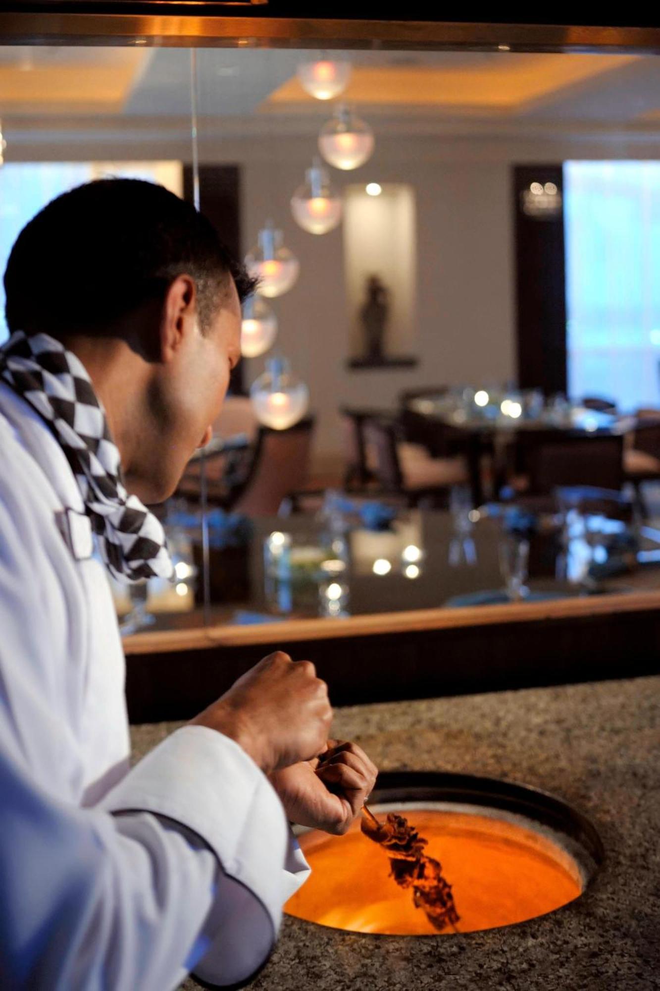 Courtyard By Marriott Kuwait City Ngoại thất bức ảnh