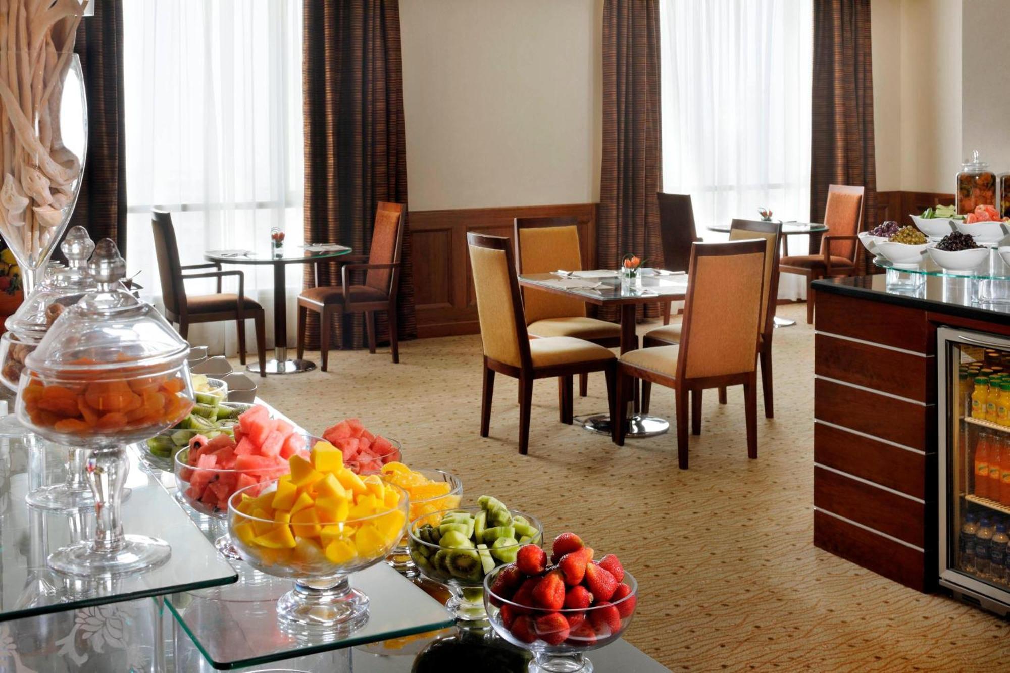 Courtyard By Marriott Kuwait City Ngoại thất bức ảnh