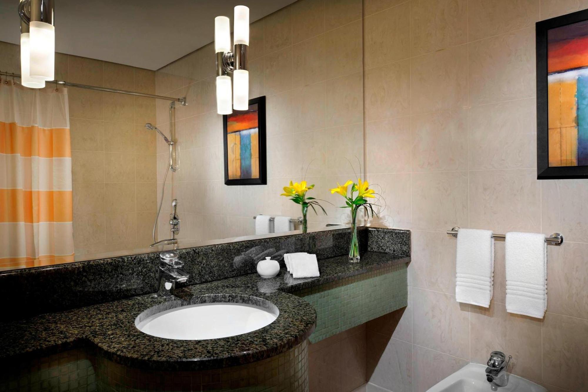 Courtyard By Marriott Kuwait City Ngoại thất bức ảnh