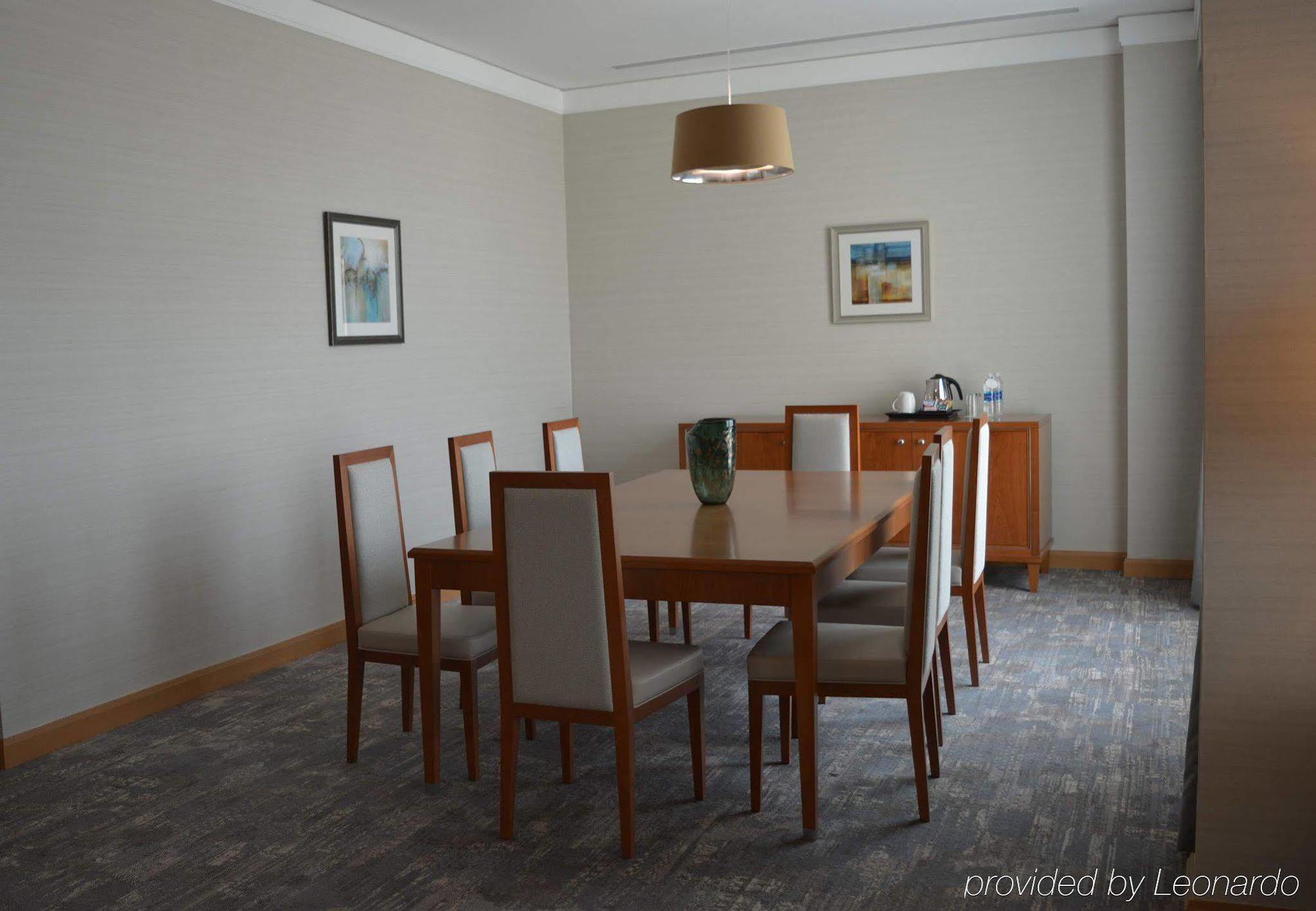 Courtyard By Marriott Kuwait City Ngoại thất bức ảnh