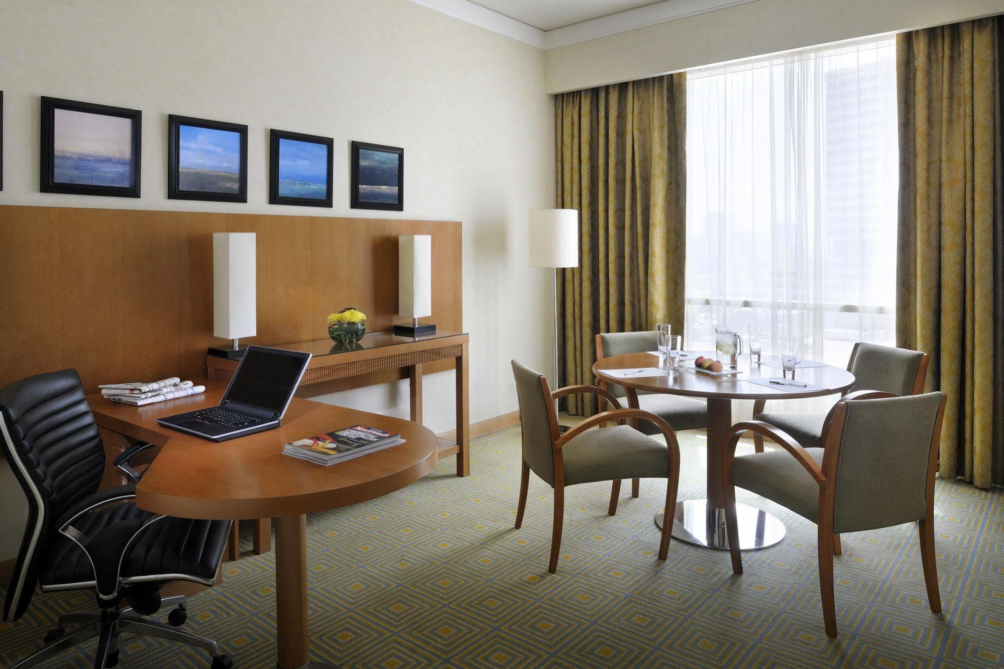 Courtyard By Marriott Kuwait City Ngoại thất bức ảnh