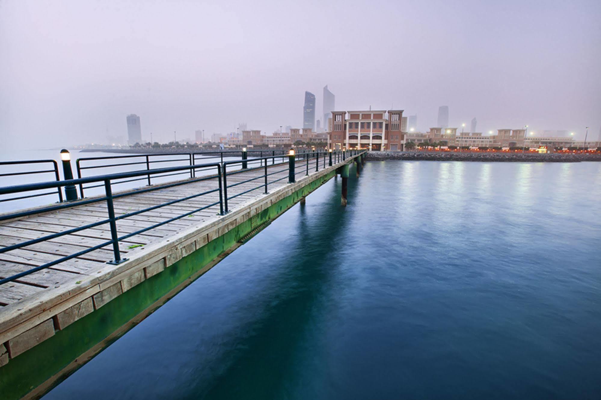 Courtyard By Marriott Kuwait City Ngoại thất bức ảnh